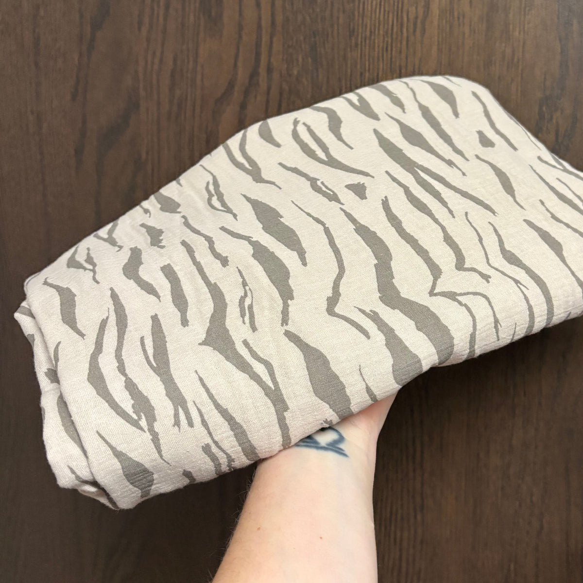 Hydrofiele XL multidoek - swaddle - zebra - taupe