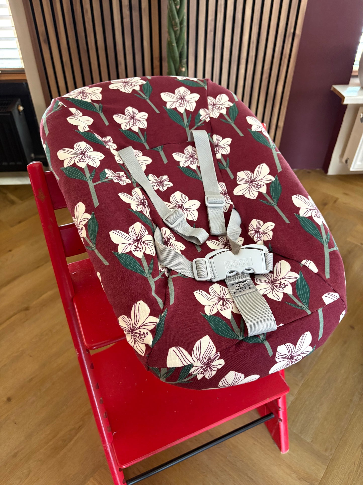 Stokke newbornset hoes - wijnrood bloemen