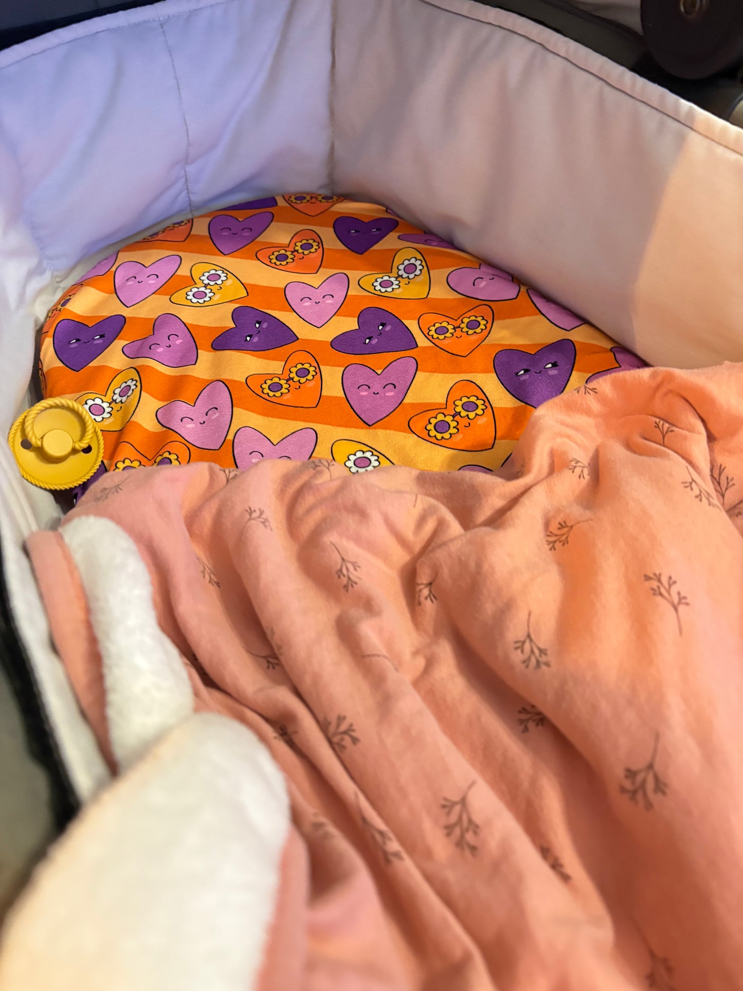 Hoeslaken verschoonmand/kinderwagen - Oranje/lila - hartjes