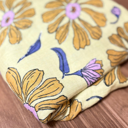 Hydrofiele XL multidoek - swaddle - bloemen - mosterd