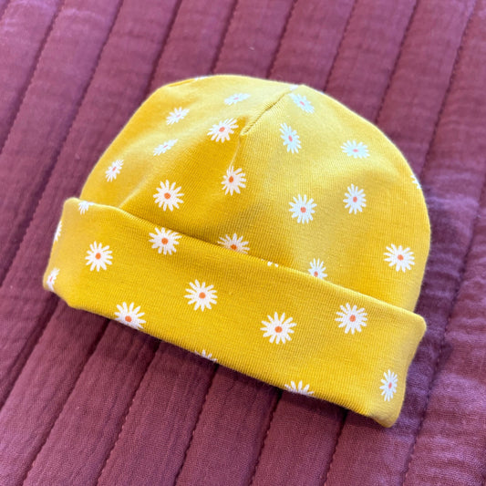 Newborn mutsje - Bloemen - Geel