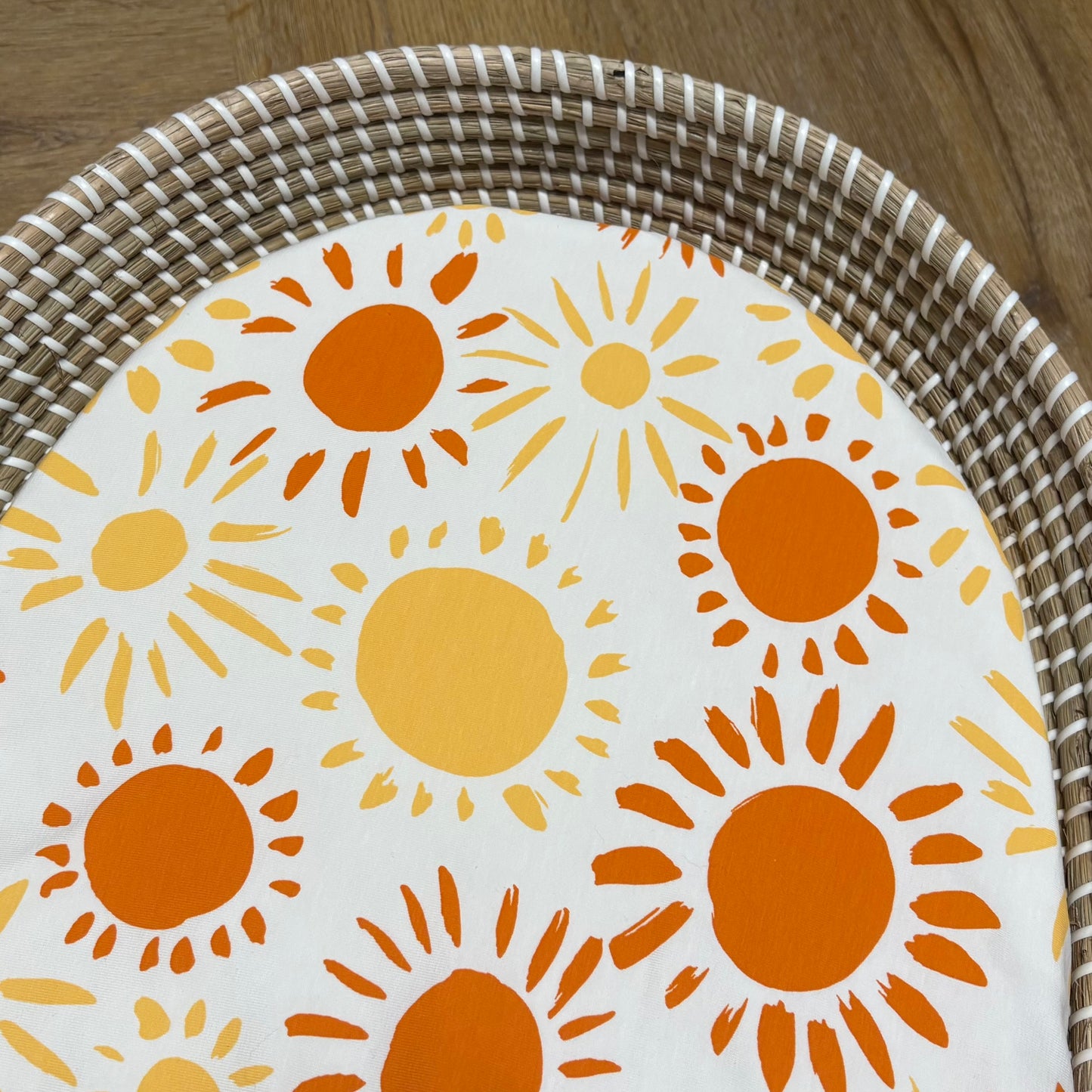 Hoeslaken verschoonmand/kinderwagen - zonnetjes - geel/oranje