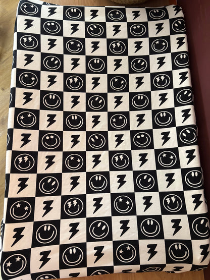 Aankleedkussenhoes - zwart/wit - geblokt/smileys