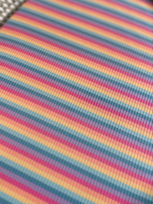 Aankleedkussenhoes - pastel regenboog - strepen