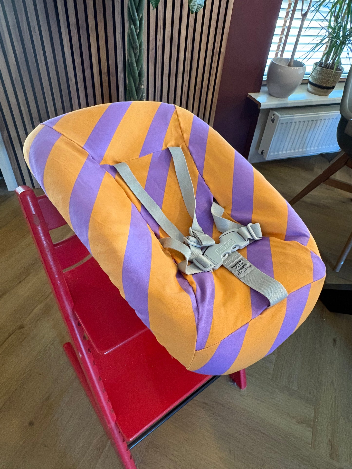 Stokke newbornset hoes - strepen - paars/oranje