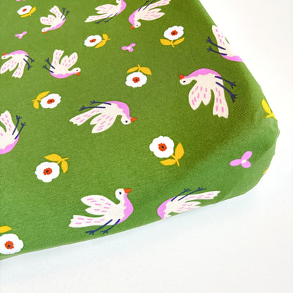 Aankleedkussenhoes - vogels - roze/groen