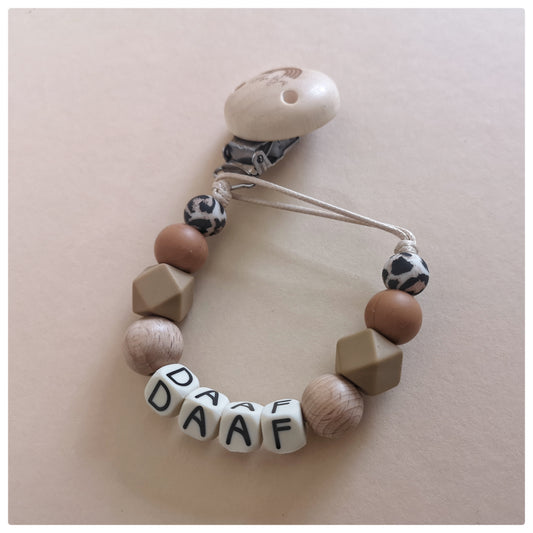 Speenkoord met naam - Daaf - camel / panter
